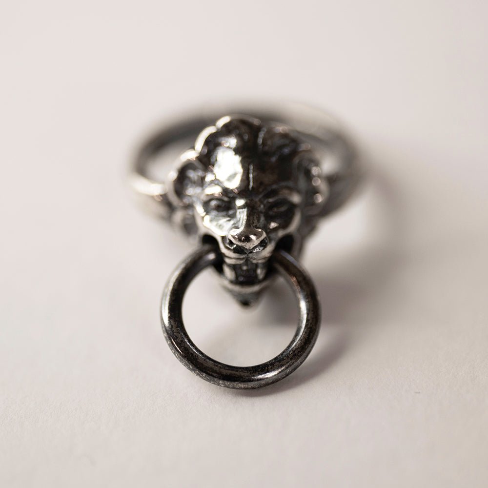 LION RING - Macabre Gadgets Store