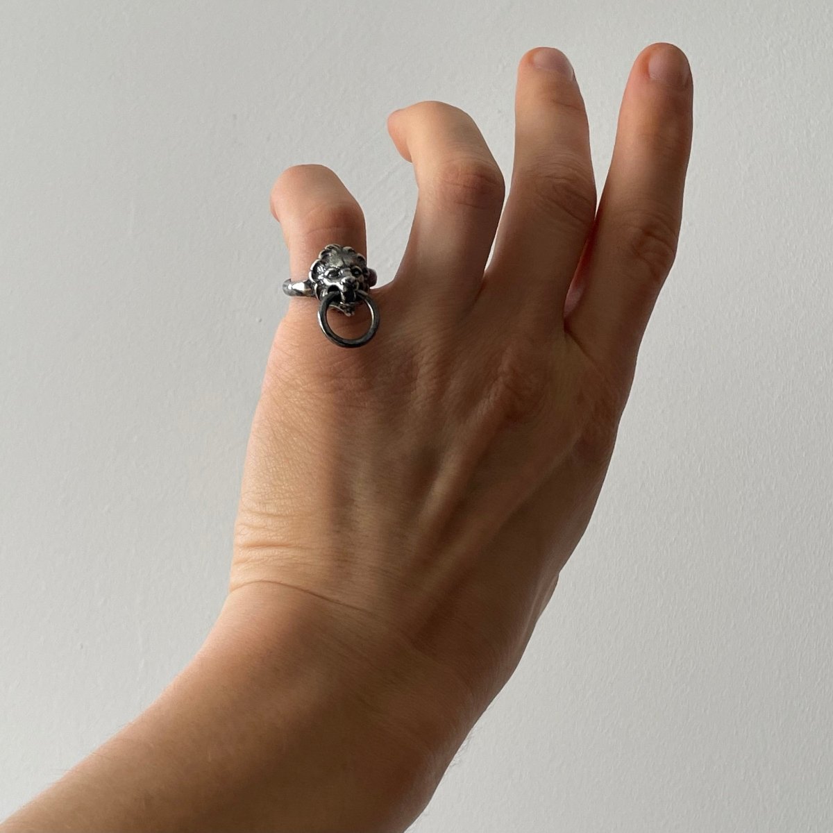 LION RING - Macabre Gadgets Store