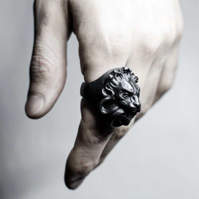 MARBLE LION RING - Macabre Gadgets Store