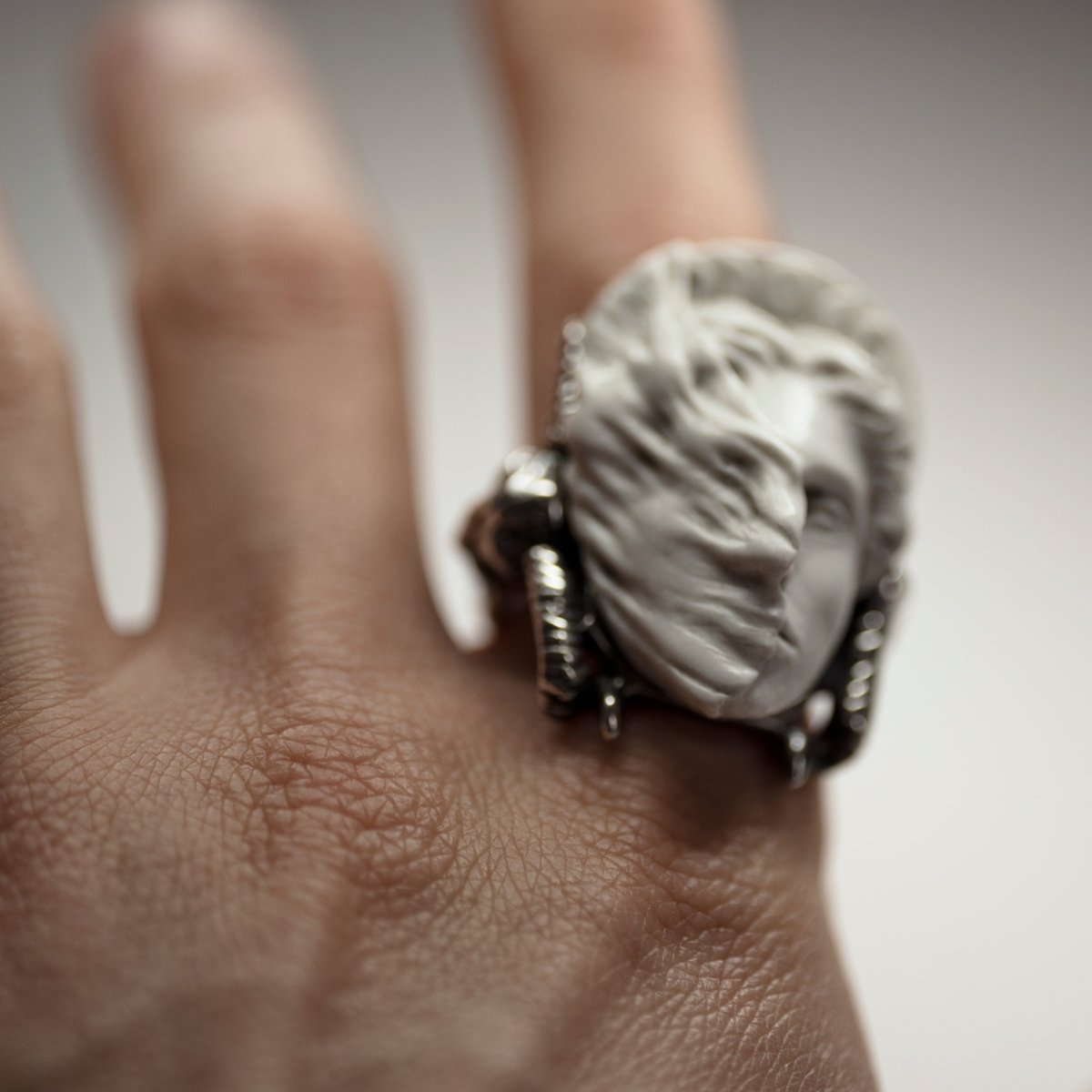 MEDEA RING - Macabre Gadgets