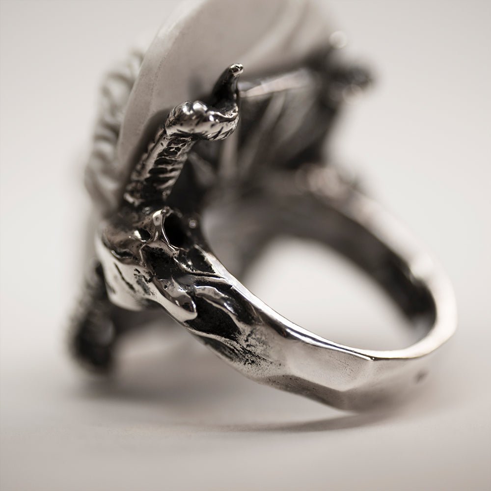 MEDEA RING - Macabre Gadgets