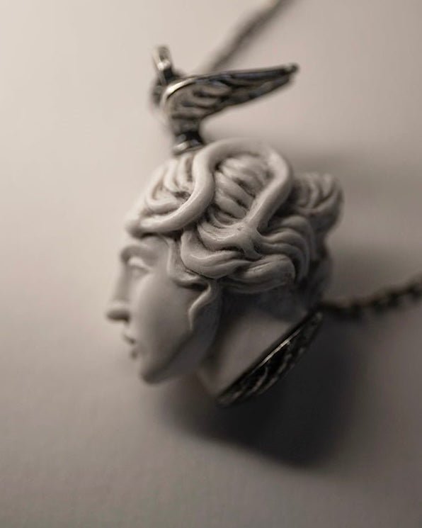 Medusa pendant - Macabre Gadgets