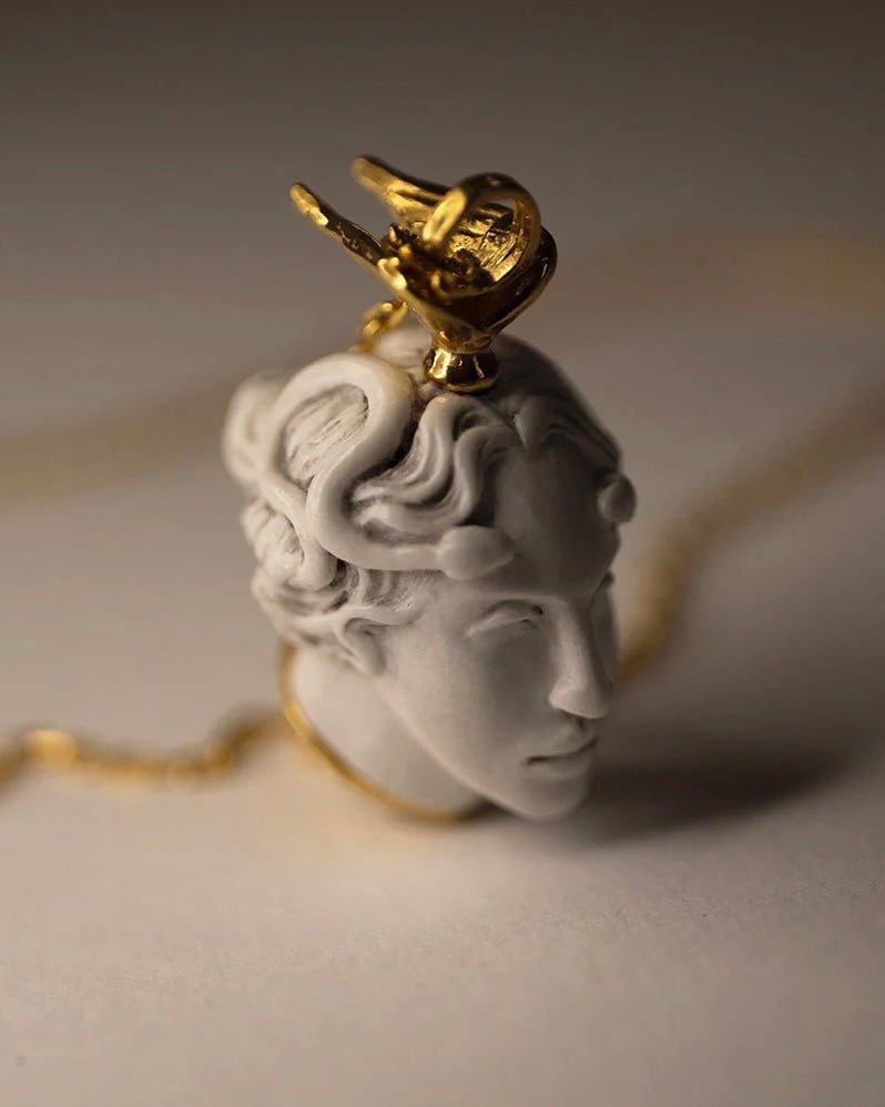 Medusa pendant - Macabre Gadgets