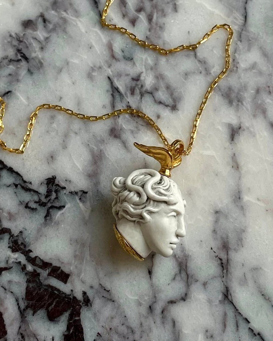Medusa pendant - Macabre Gadgets