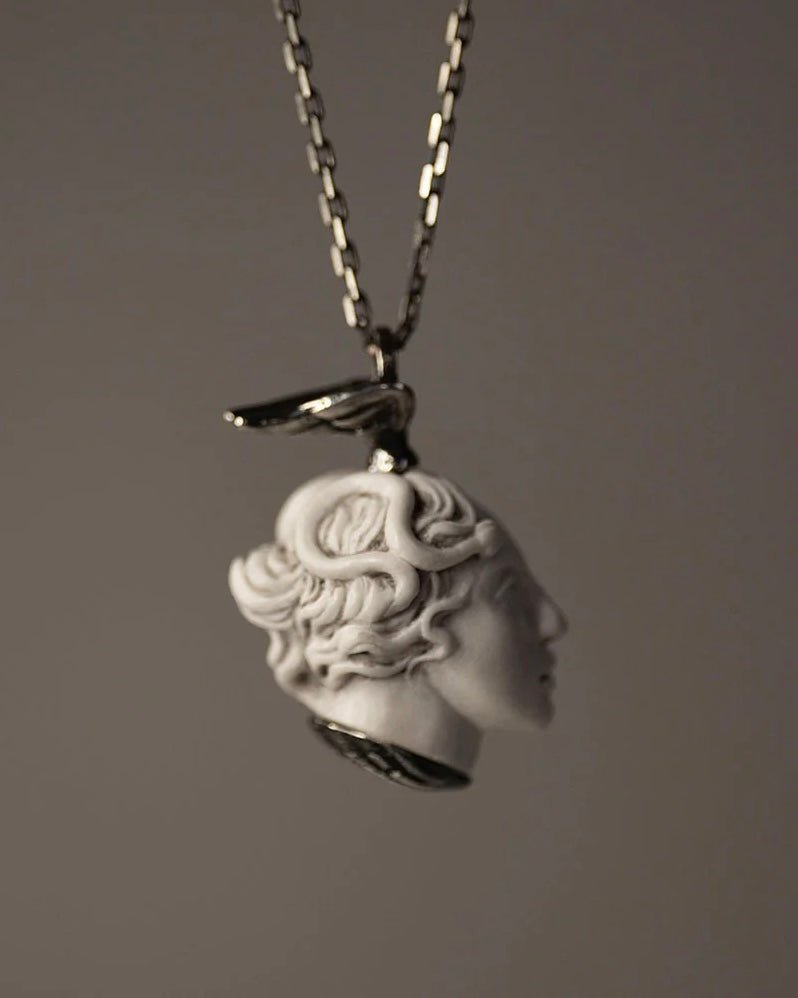 Medusa pendant - Macabre Gadgets