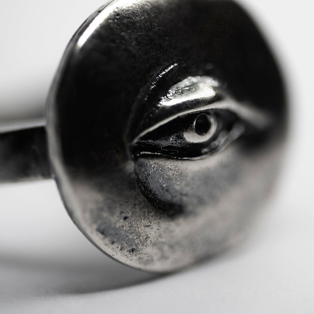 Oculus ring - semi side view, close up of the eye relief