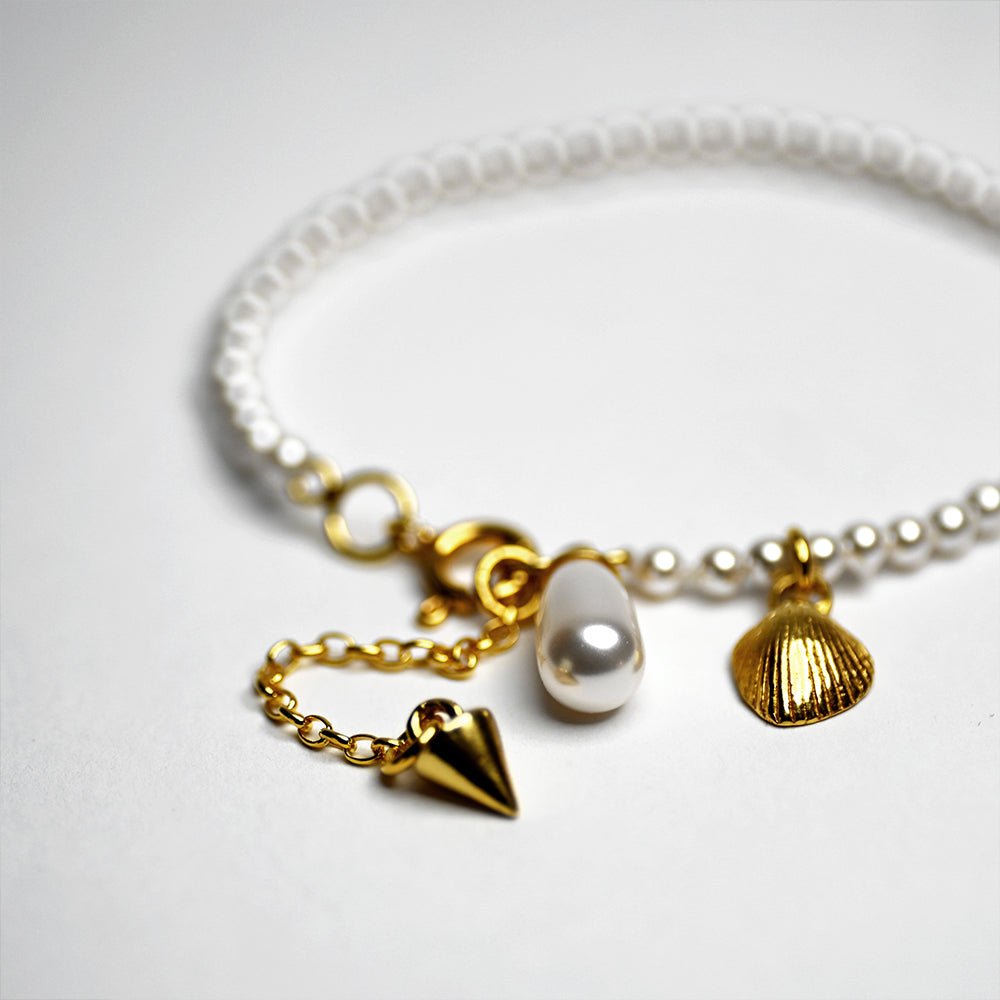 PEARL BRACELET -GOLD - Macabre Gadgets Store