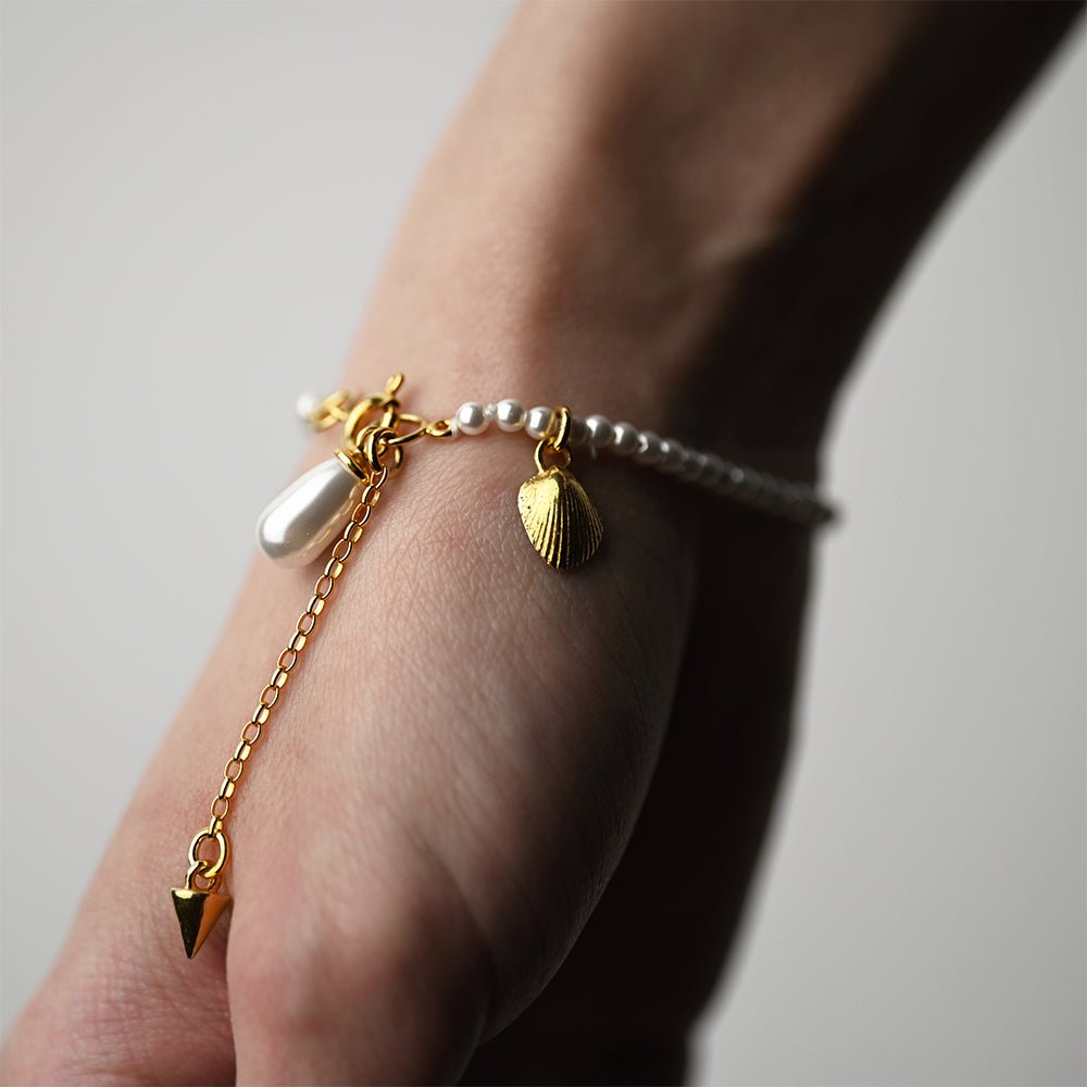 PEARL BRACELET -GOLD - Macabre Gadgets Store