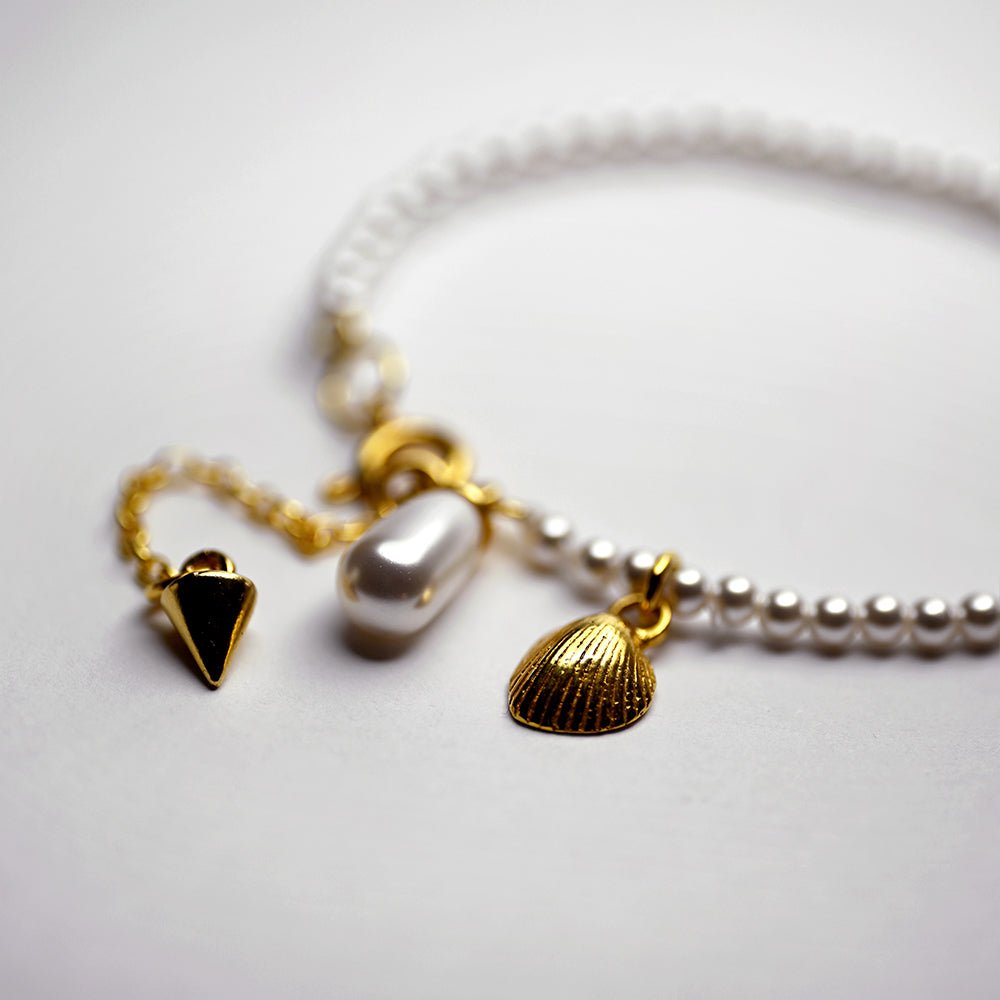 PEARL BRACELET -GOLD - Macabre Gadgets Store