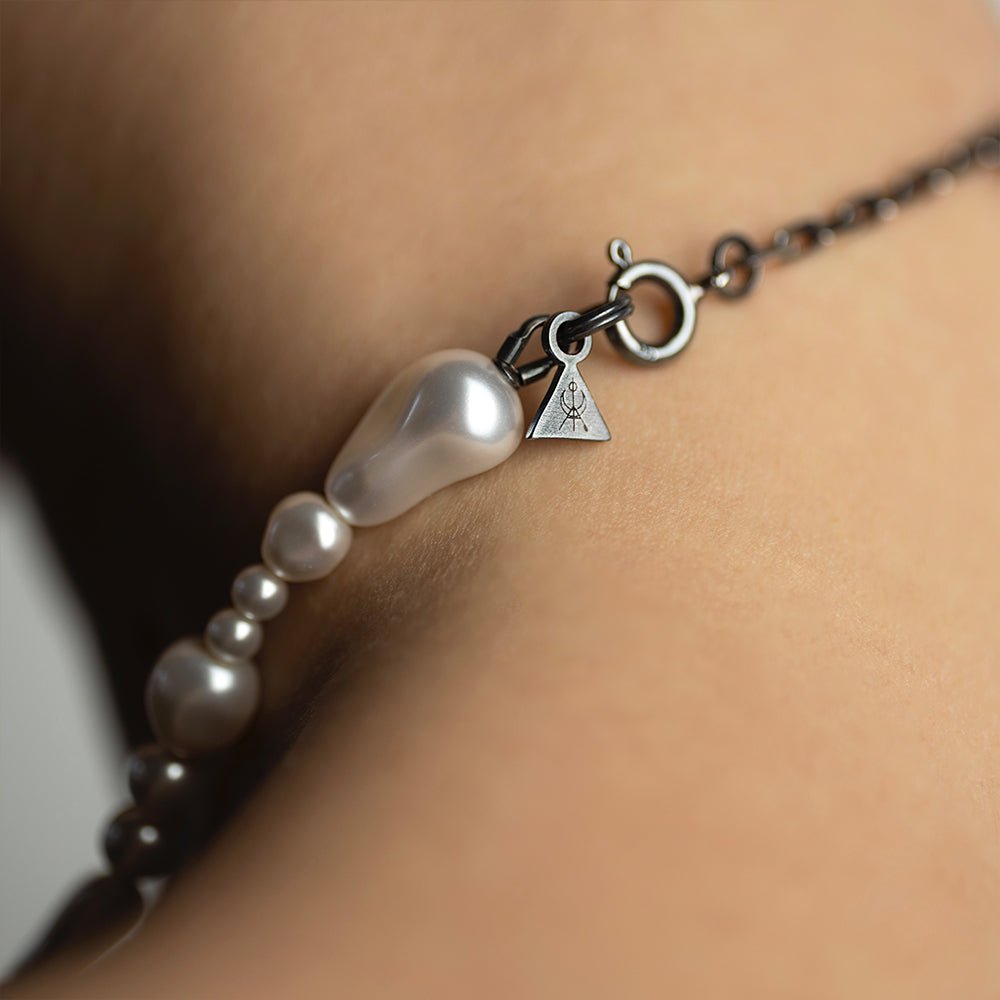 PEARL DROPS CHOKER - Macabre Gadgets Store