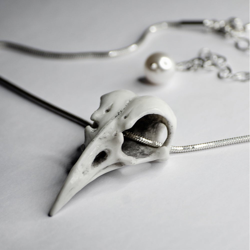 RAVEN SKULL NECKLACE - Macabre Gadgets Store