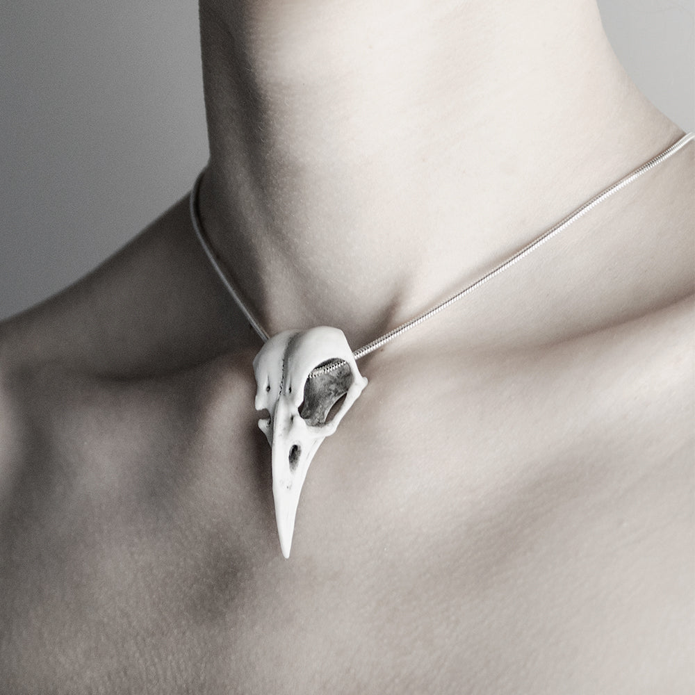 RAVEN SKULL NECKLACE - Macabre Gadgets Store