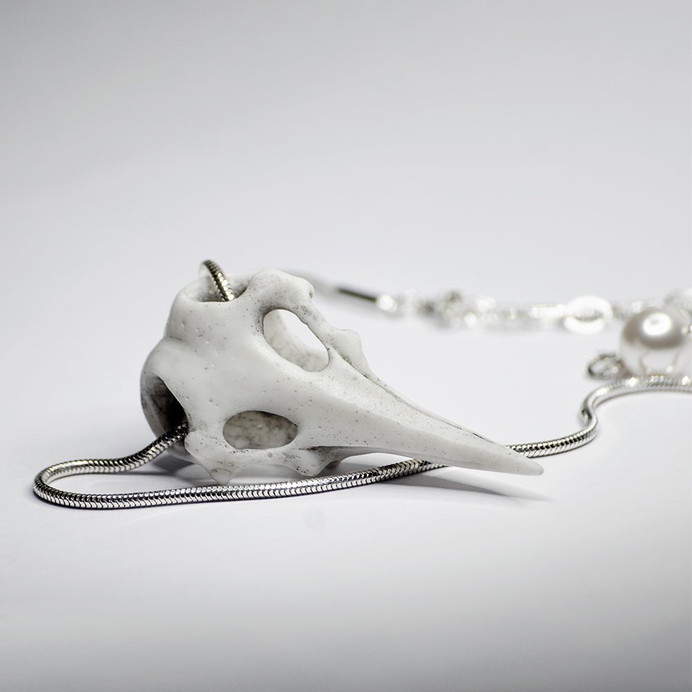 RAVEN SKULL NECKLACE - Macabre Gadgets Store