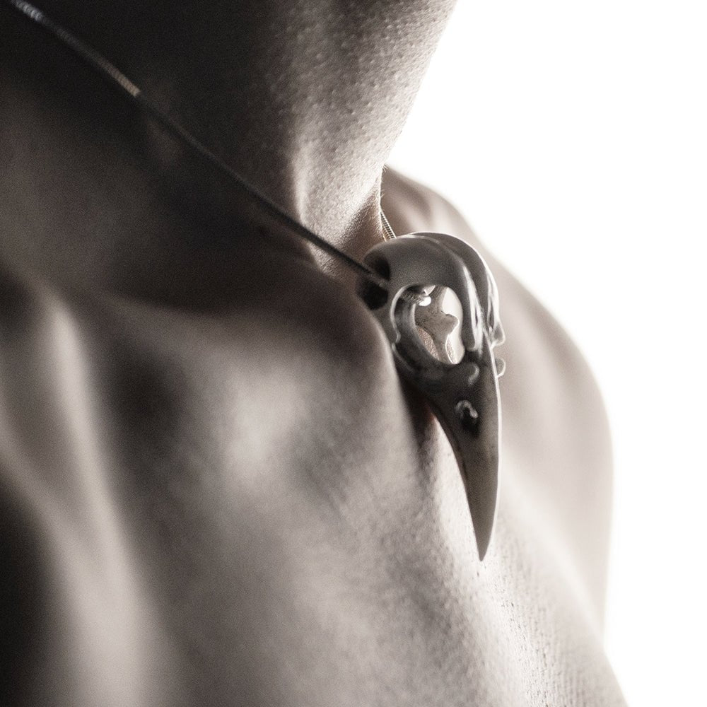 RAVEN SKULL NECKLACE - Macabre Gadgets Store