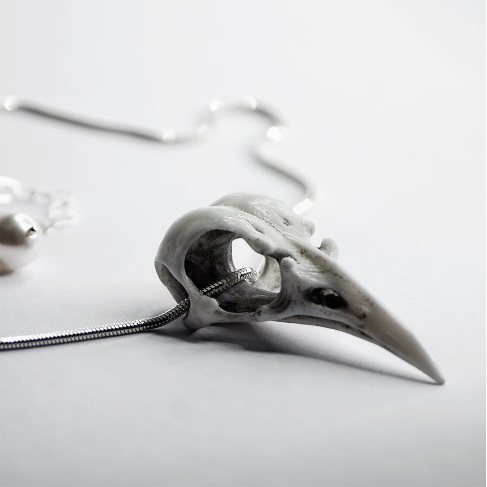 RAVEN SKULL NECKLACE - Macabre Gadgets Store