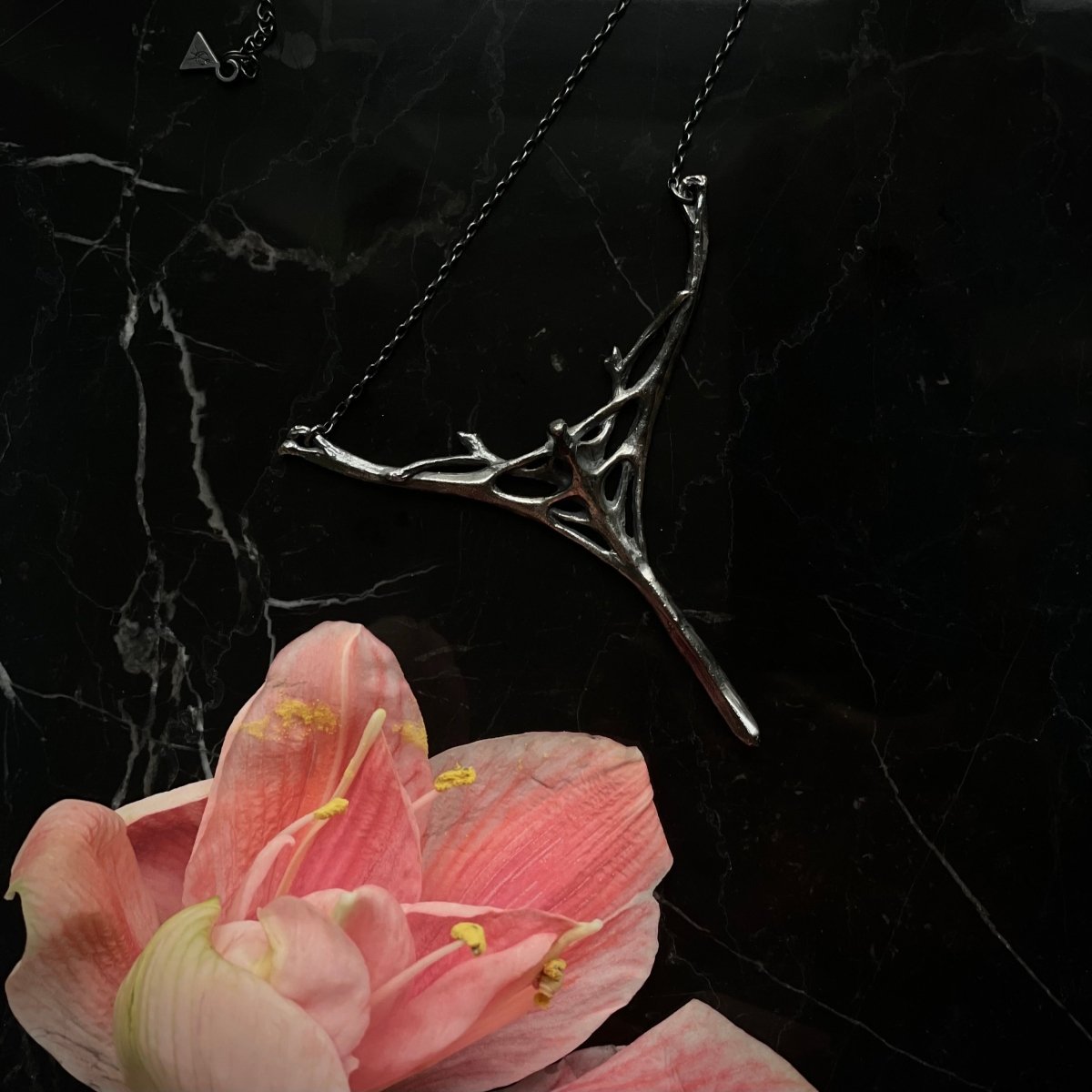 ROOTS NECKLACE - Macabre Gadgets Store