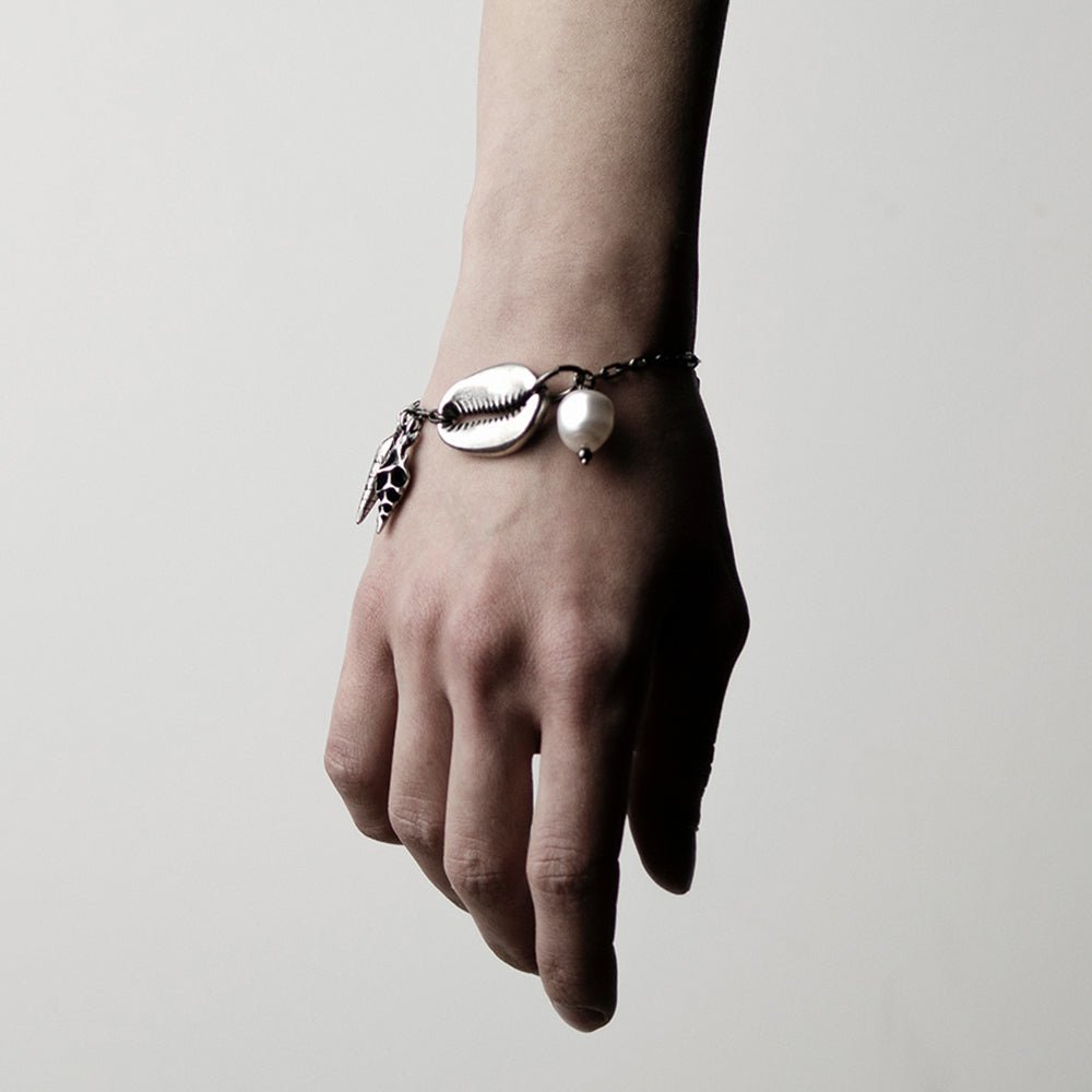 SHELL BRACELET - Macabre Gadgets Store