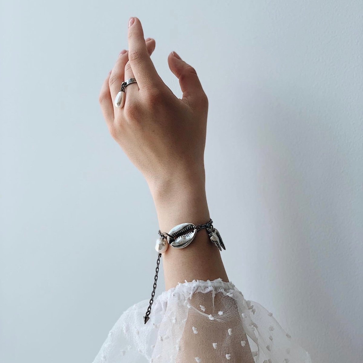 SHELL BRACELET - Macabre Gadgets Store