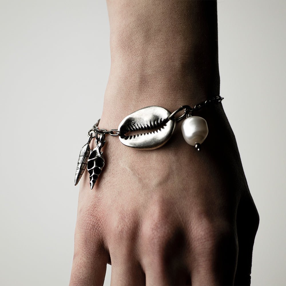 SHELL BRACELET - Macabre Gadgets Store