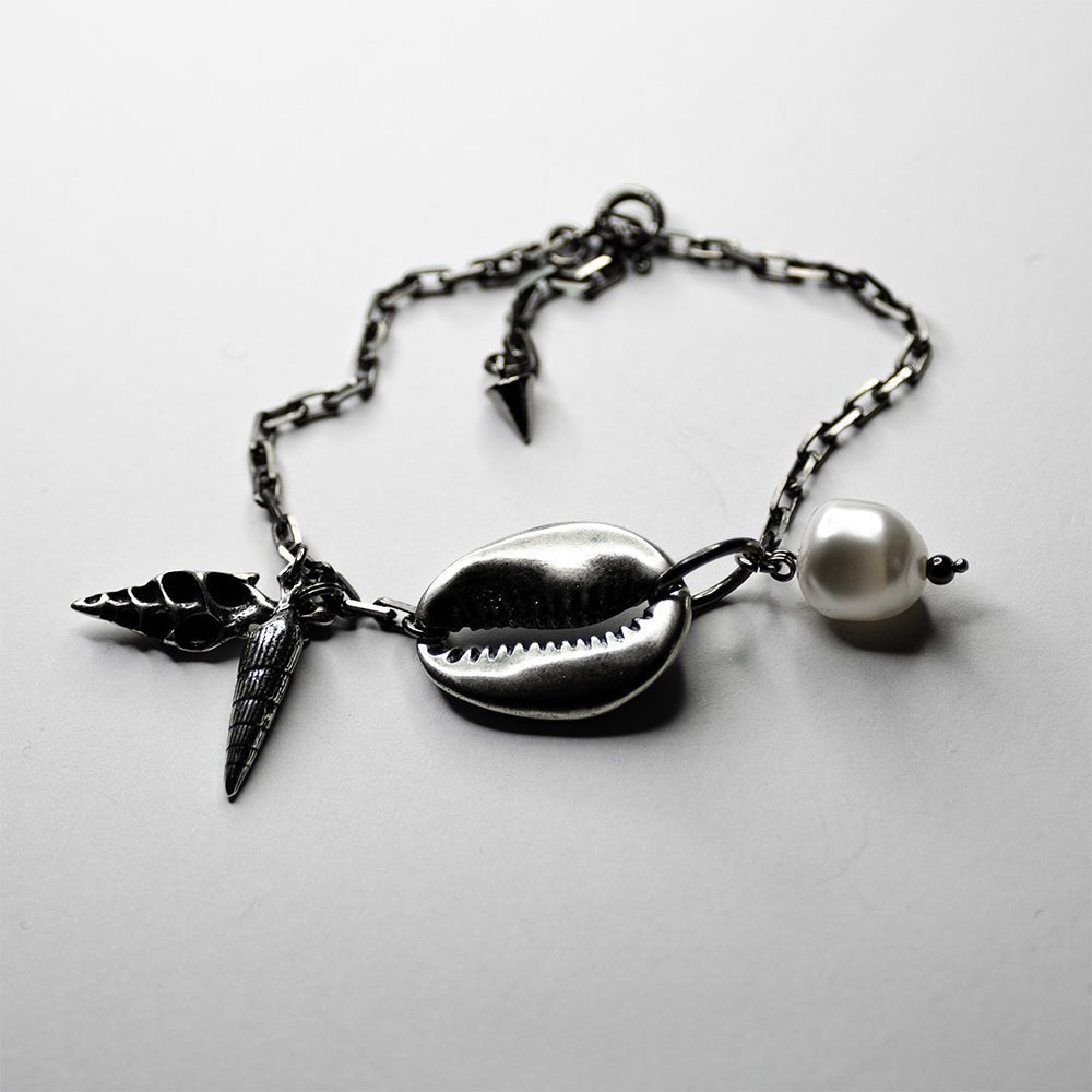 SHELL BRACELET - Macabre Gadgets Store
