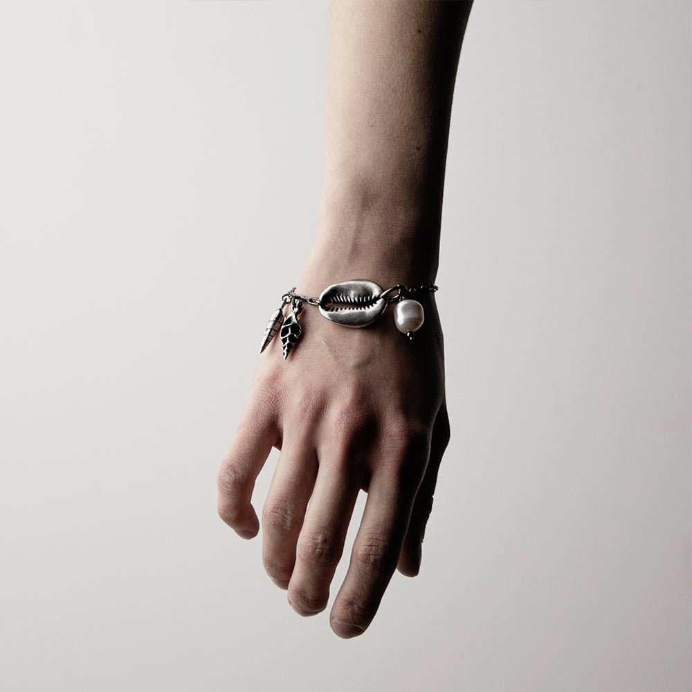 SHELL BRACELET - Macabre Gadgets Store