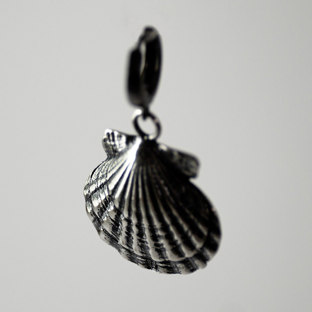 SILVER SHELL EARRING - Macabre Gadgets Store