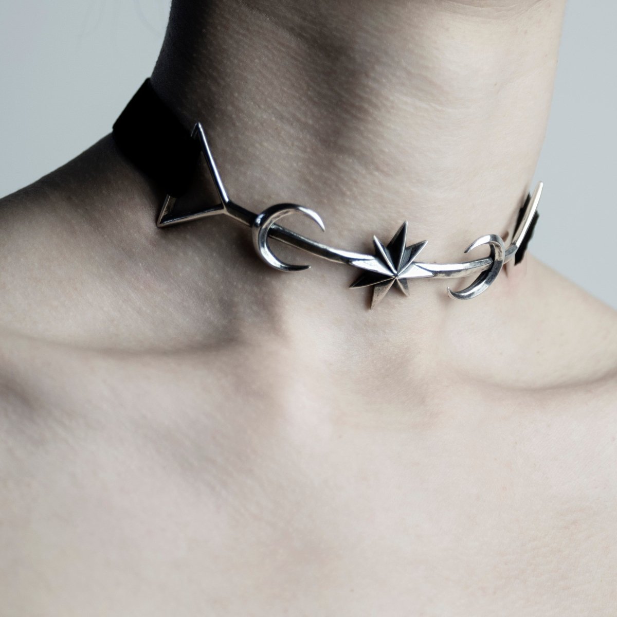 TWIN MOON CHOKER - Macabre Gadgets Store